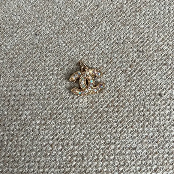 Iridescent Crystal Pull Charm - Picture 4 of 4